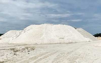 What is the difference between quartz sand and silica sand